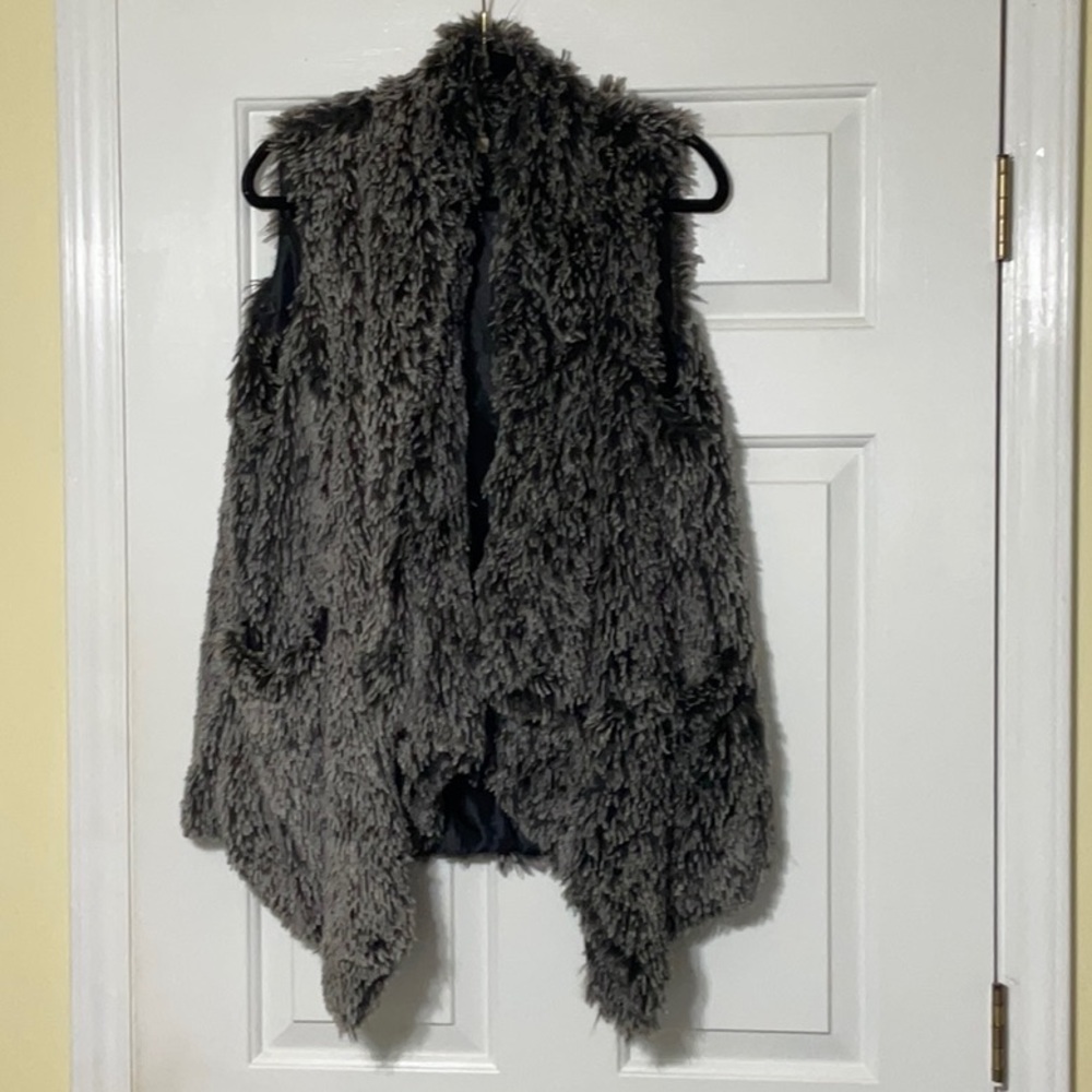 Democracy Ultra-soft faux fur vest-Large